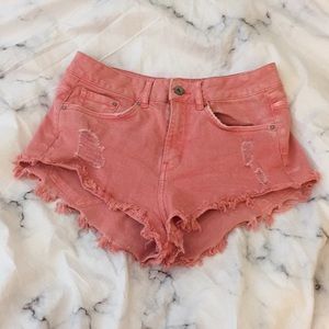 Rustic pink high-waisted shorts